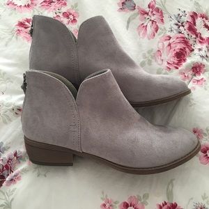 Gray Short Ankle Flat Booties Wide Fit